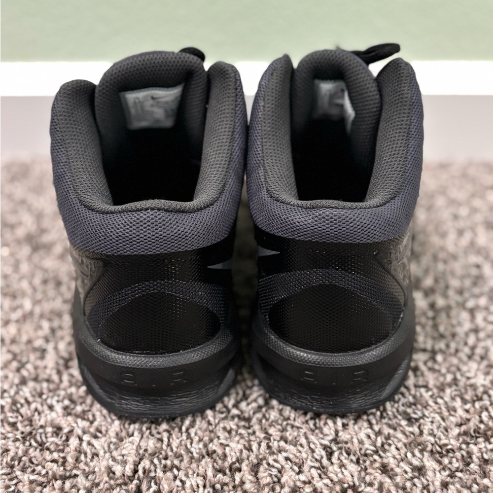 Nike Men's Black and Gray Sneakers Size 8.5 - Picture 5 of 10